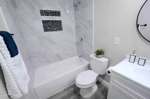 Bath - 6130 N 27th Ave, Phoenix, AZ 85017 photo 3 of 4