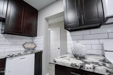 Kitchen - 6130 N 27th Ave, Phoenix, AZ 85017 photo 4 of 4