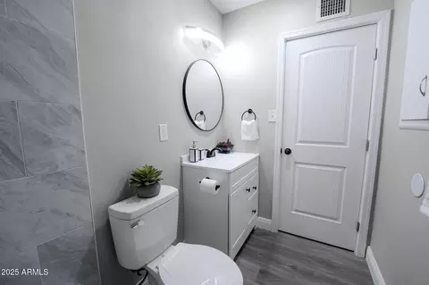 Bath - 6130 N 27th Ave, Phoenix, AZ 85017 photo 4 of 4