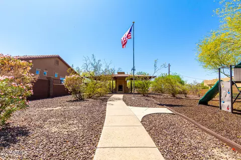 View/Area - 2335 E Allen St, Phoenix, AZ 85042 photo 2 of 10