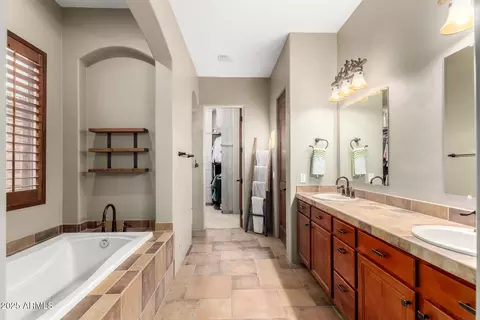Entry Way - 2335 E Allen St, Phoenix, AZ 85042 photo 4 of 8