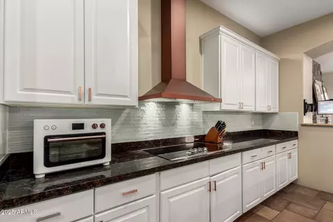 Kitchen - 2335 E Allen St, Phoenix, AZ 85042 photo 4 of 5