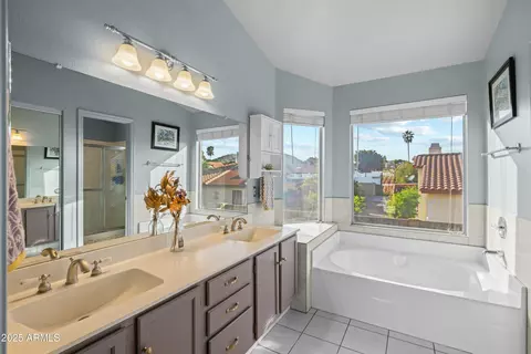 Bath - 4715 E Carmen St, Phoenix, AZ 85044 photo 3 of 5