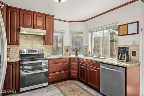 Kitchen - 4715 E Carmen St, Phoenix, AZ 85044 photo 3 of 4