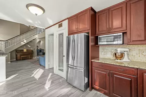 Kitchen - 4715 E Carmen St, Phoenix, AZ 85044 photo 2 of 4
