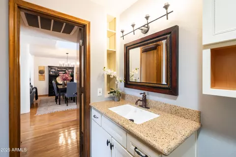 Bath - 6526 N 13th Dr, Phoenix, AZ 85013 photo 2 of 5