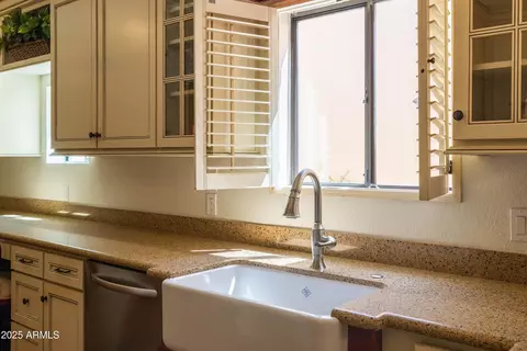 Kitchen - 6526 N 13th Dr, Phoenix, AZ 85013 photo 2 of 6