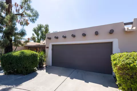 Exterior - 6526 N 13th Dr, Phoenix, AZ 85013 photo 2 of 10