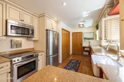 Kitchen - 6526 N 13th Dr, Phoenix, AZ 85013 photo 3 of 6