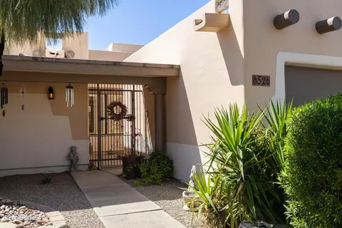 Exterior - 6526 N 13th Dr, Phoenix, AZ 85013 photo 3 of 10