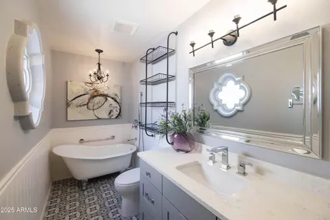 Bath - 6526 N 13th Dr, Phoenix, AZ 85013 photo 5 of 5