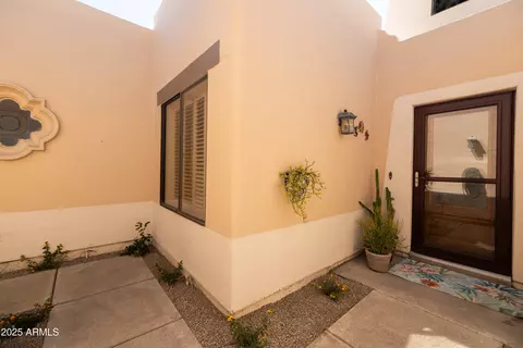 Exterior - 6526 N 13th Dr, Phoenix, AZ 85013 photo 4 of 10