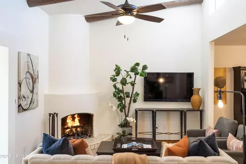 Living - 6526 N 13th Dr, Phoenix, AZ 85013 photo 4 of 5
