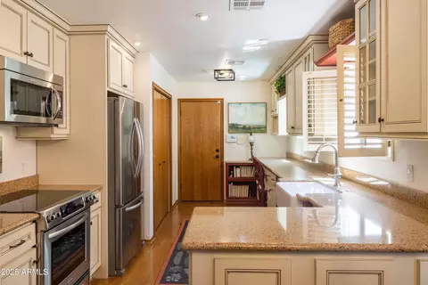 Kitchen - 6526 N 13th Dr, Phoenix, AZ 85013 photo 1 of 6