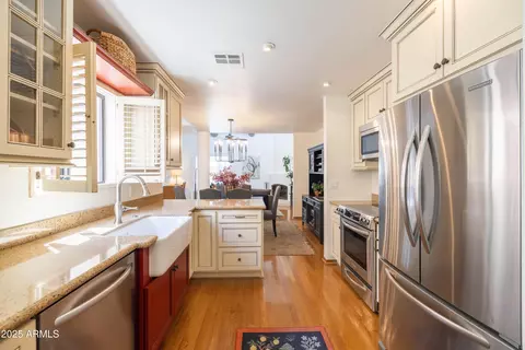 Kitchen - 6526 N 13th Dr, Phoenix, AZ 85013 photo 4 of 6