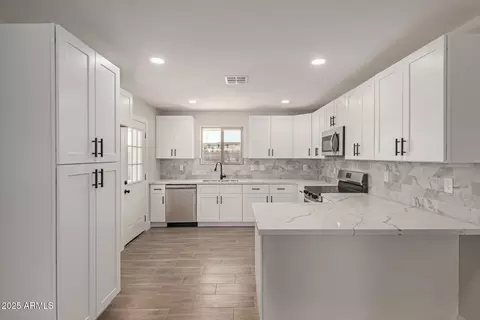 119 E Hampton Ave, Mesa, AZ 85210