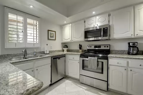 Kitchen - 4303 E Cactus Rd #442, Phoenix, AZ 85032 photo 3 of 6