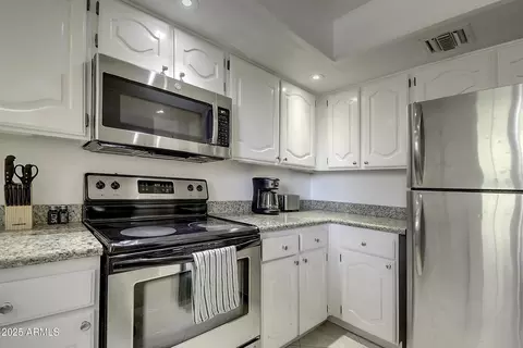 Kitchen - 4303 E Cactus Rd #442, Phoenix, AZ 85032 photo 5 of 6