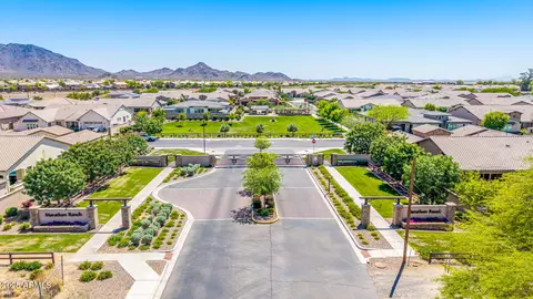 View/Area - 2072 E Blackhawk Ct, Gilbert, AZ 85298 photo 7 of 9