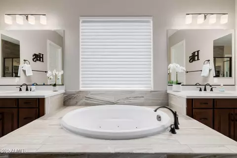 Bath - 2072 E Blackhawk Ct, Gilbert, AZ 85298 photo 1 of 6