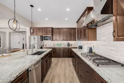 Kitchen - 2072 E Blackhawk Ct, Gilbert, AZ 85298 photo 5 of 7