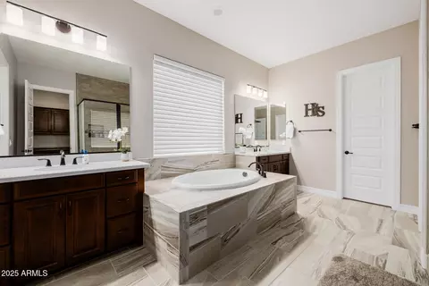 Bath - 2072 E Blackhawk Ct, Gilbert, AZ 85298 photo 3 of 6