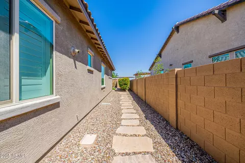 Exterior - 2072 E Blackhawk Ct, Gilbert, AZ 85298 photo 11 of 16