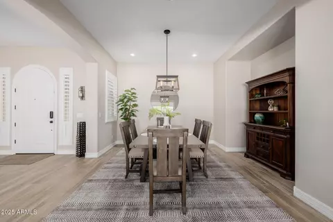 Dining - 2072 E Blackhawk Ct, Gilbert, AZ 85298 photo 2 of 4
