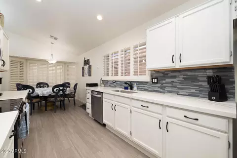 Kitchen - 4529 E Thistle Landing Dr, Phoenix, AZ 85044 photo 2 of 3