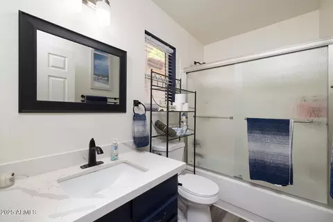 Bath - 4529 E Thistle Landing Dr, Phoenix, AZ 85044 photo 2 of 2