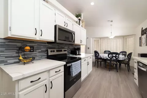 Kitchen - 4529 E Thistle Landing Dr, Phoenix, AZ 85044 photo 3 of 3