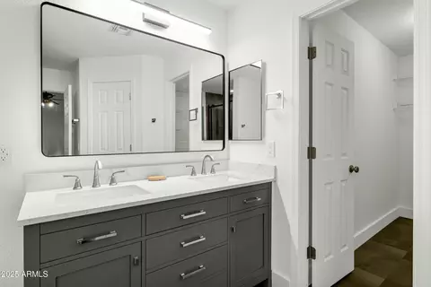 Bath - 2021 E Caldwell St, Phoenix, AZ 85042 photo 3 of 4
