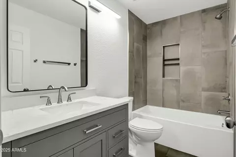 Bath - 2021 E Caldwell St, Phoenix, AZ 85042 photo 4 of 4