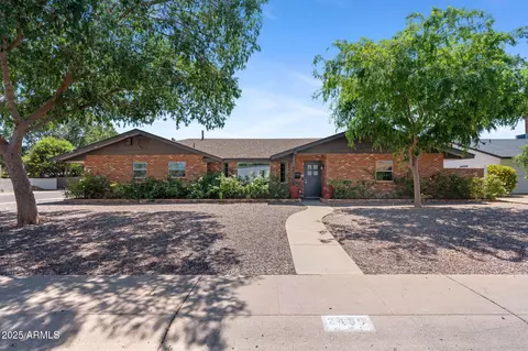 Exterior - 2885 E North Ln, Phoenix, AZ 85028 photo 2 of 12