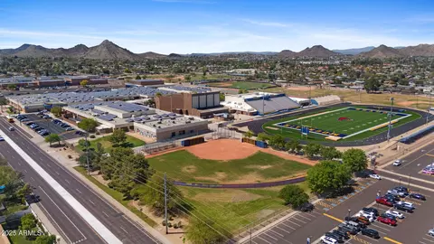 View/Area - 2885 E North Ln, Phoenix, AZ 85028 photo 8 of 9