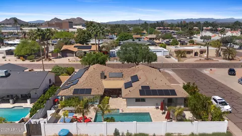 View/Area - 2885 E North Ln, Phoenix, AZ 85028 photo 6 of 9