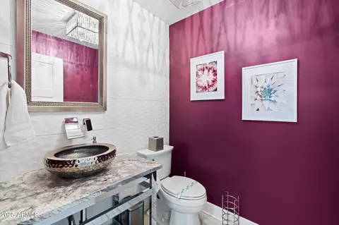 Bath - 2885 E North Ln, Phoenix, AZ 85028 photo 5 of 7