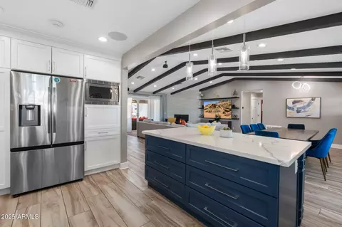 Kitchen - 2885 E North Ln, Phoenix, AZ 85028 photo 5 of 7