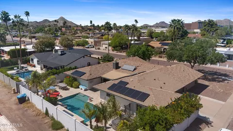 View/Area - 2885 E North Ln, Phoenix, AZ 85028 photo 2 of 9