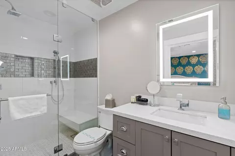 Bath - 2885 E North Ln, Phoenix, AZ 85028 photo 3 of 7