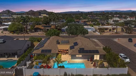 View/Area - 2885 E North Ln, Phoenix, AZ 85028 photo 1 of 9