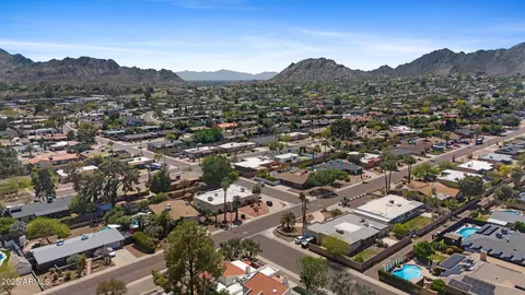 View/Area - 2885 E North Ln, Phoenix, AZ 85028 photo 9 of 9