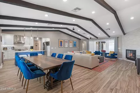 Dining - 2885 E North Ln, Phoenix, AZ 85028 photo 1 of 3