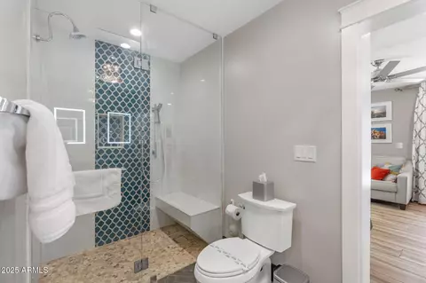 Bath - 2885 E North Ln, Phoenix, AZ 85028 photo 7 of 7