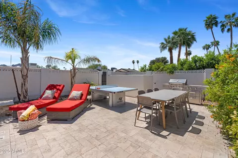Exterior - 2885 E North Ln, Phoenix, AZ 85028 photo 9 of 12