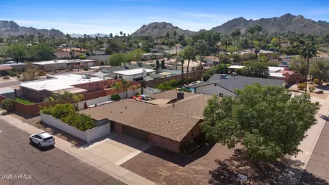 View/Area - 2885 E North Ln, Phoenix, AZ 85028 photo 5 of 9