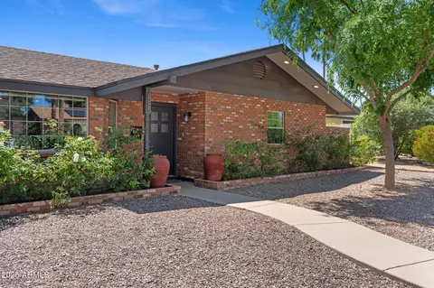 Exterior - 2885 E North Ln, Phoenix, AZ 85028 photo 3 of 12
