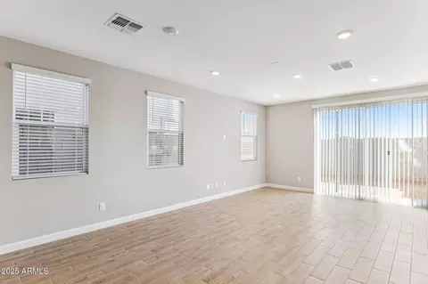 5852 E Covey Ln, Phoenix, AZ 85054