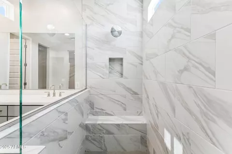 Bath - 5828 E Covey Ln, Phoenix, AZ 85054 photo 4 of 5