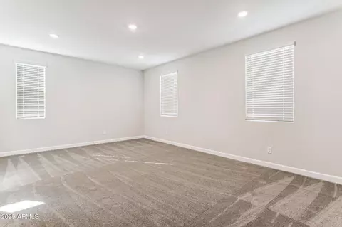 Living - 5828 E Covey Ln, Phoenix, AZ 85054 photo 2 of 3